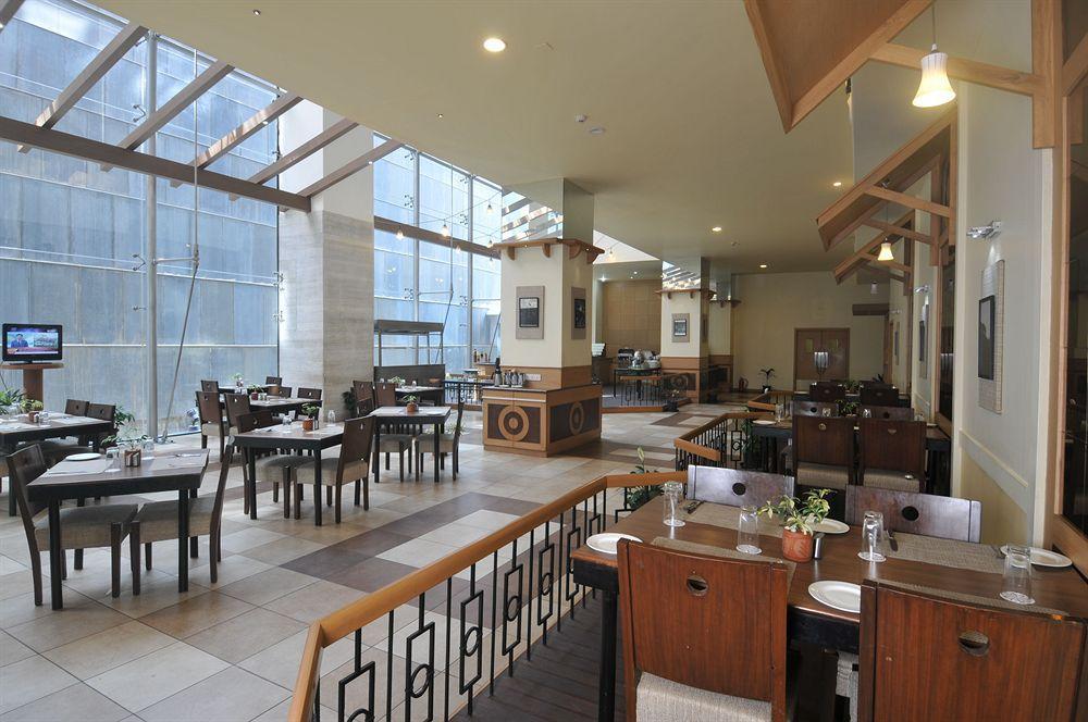 Vits Hotel 푸네 외부 사진