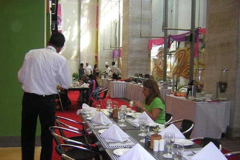 Vits Hotel 푸네 레스토랑 사진